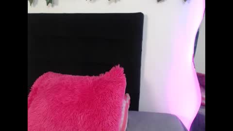 Snapshot of zoegp chatting on September 2025 04:27:01 AM Laura online show from September 2025 04:27:01 AM