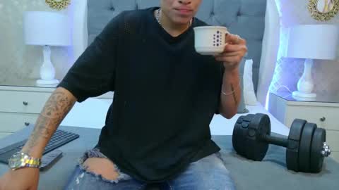 Zoe Krug online show from November 2025 12:15:02 PM