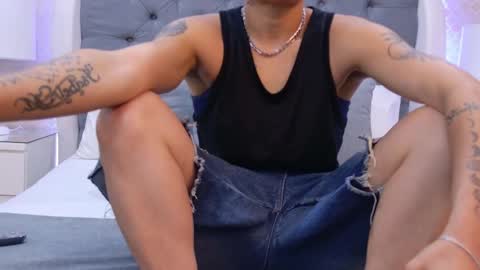 Zoe Krug online show from November 2025 11:55:02 AM