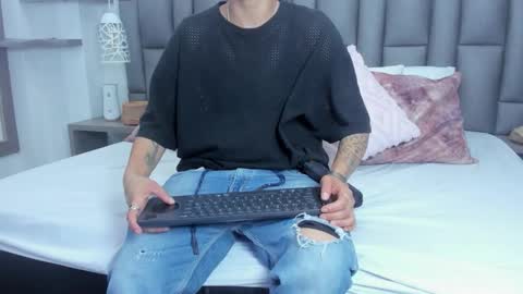 Zoe Krug online show from February 2026 12:12:01 PM