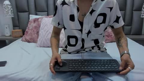 Zoe Krug online show from February 2026 01:12:02 PM