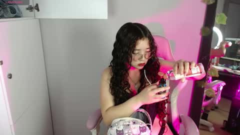 Zoe online show from November 2025 06:55:02 PM