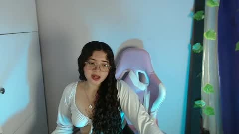 Zoe online show from December 2025 07:56:02 PM