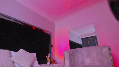 zoevidal_ online show from January 2025 11:53:02 AM