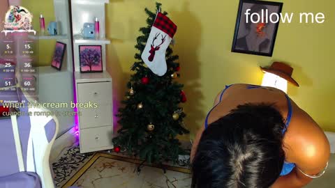 Snapshot of zoey_fox_ chatting on December 2024 03:00:02 AM zoey fox online show from December 2024 03:00:02 AM