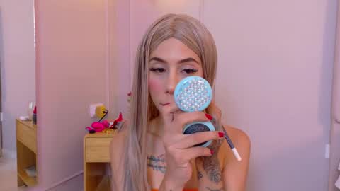 Snapshot of zoeypetit chatting on April 2026 04:16:01 AM Zoey online show from April 2026 04:16:01 AM