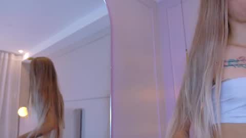 Snapshot of zoeypetit chatting on May 2026 11:59:01 AM Zoey online show from May 2026 11:59:01 AM