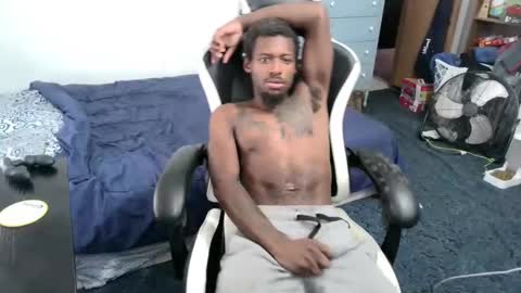 Snapshot of zoneingout chatting on November 2025 07:46:02 PM zoneingout online show from November 2025 07:46:02 PM