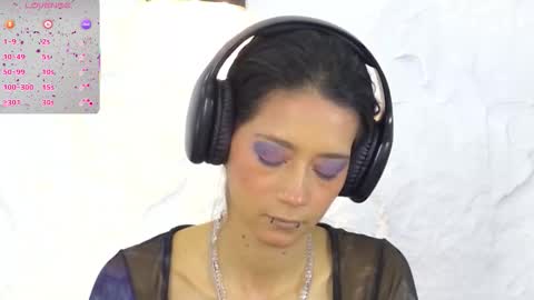 Violeta online show from September 2025 12:08:02 PM