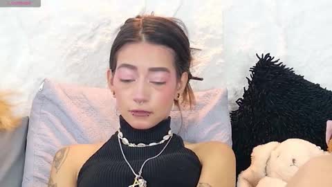 Violeta online show from November 2025 04:51:01 PM