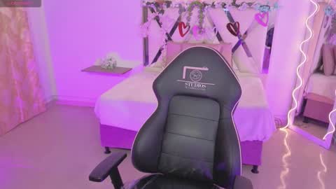 Snapshot of zury_tay chatting on October 2025 11:36:01 AM ZURY online show from October 2025 11:36:01 AM