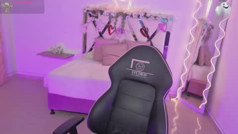 Snapshot of zury_tay chatting on October 2025 11:33:02 AM ZURY online show from October 2025 11:33:02 AM