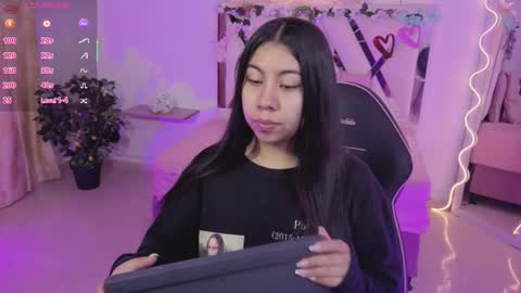 Snapshot of zury_tay chatting on November 2025 11:32:02 AM ZURY online show from November 2025 11:32:02 AM