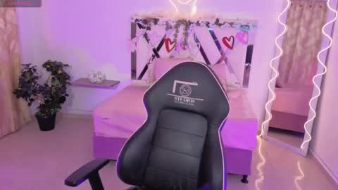 Snapshot of zury_tay chatting on November 2025 11:32:01 AM ZURY online show from November 2025 11:32:01 AM