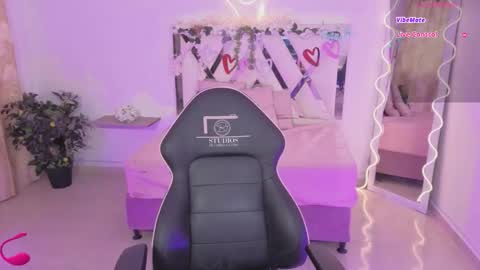 Snapshot of zury_tay chatting on November 2025 11:43:02 AM ZURY online show from November 2025 11:43:02 AM