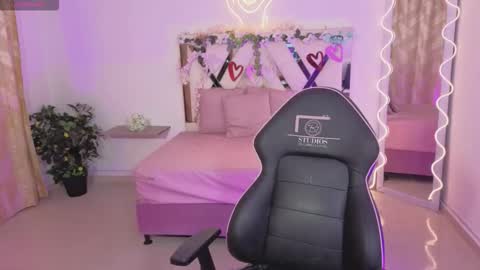 Snapshot of zury_tay chatting on November 2025 11:32:02 AM ZURY online show from November 2025 11:32:02 AM