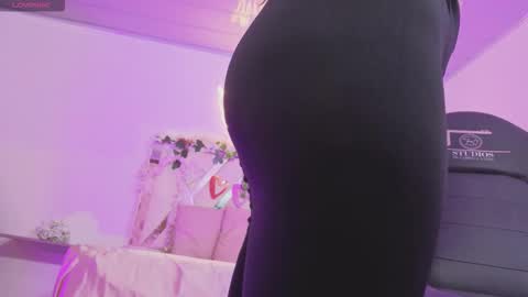 Snapshot of zury_tay chatting on November 2025 11:33:02 AM ZURY online show from November 2025 11:33:02 AM