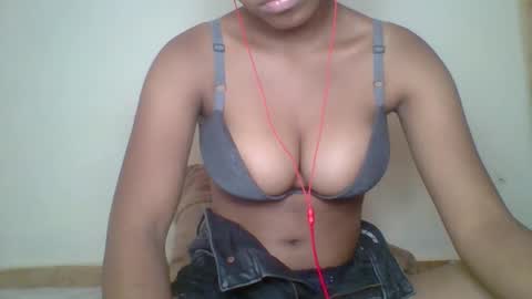 zyraelle_01 online show from May 2026 10:35:01 AM