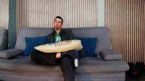 Zyro Nigth online show from December 2025 07:33:02 PM