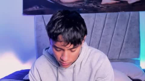 zyzz_1812 online show from November 2025 05:45:02 PM