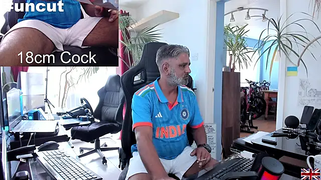 Snapshot of OnlineBossUK chatting on March 2025 02:13:02 PM OnlineBossUK online show from March 2025 02:13:02 PM