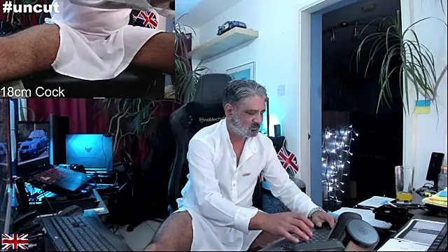 Snapshot of OnlineBossUK chatting on October 2025 05:33:02 AM OnlineBossUK online show from October 2025 05:33:02 AM