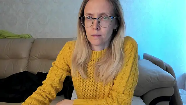 Snapshot of angelmommu chatting on February 2025 12:25:02 PM angelmommu online show from February 2025 12:25:02 PM