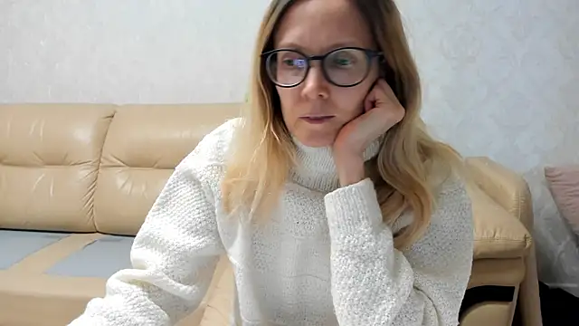 Snapshot of angelmommu chatting on March 2025 02:21:01 PM angelmommu online show from March 2025 02:21:01 PM