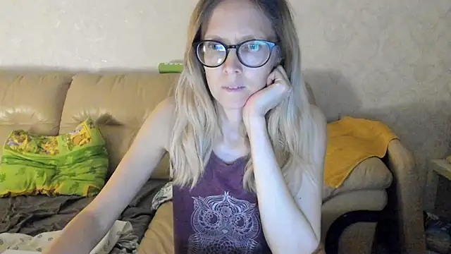 Snapshot of angelmommu chatting on March 2025 06:48:02 PM angelmommu online show from March 2025 06:48:02 PM