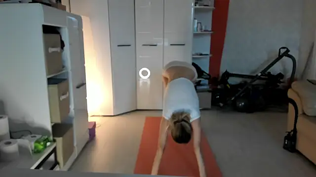 Snapshot of angelmommu chatting on March 2025 04:47:01 AM angelmommu online show from March 2025 04:47:01 AM