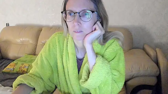 Snapshot of angelmommu chatting on March 2025 05:17:02 PM angelmommu online show from March 2025 05:17:02 PM