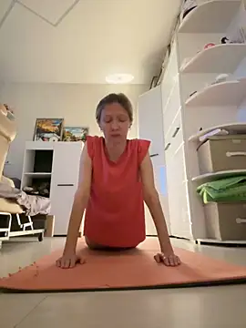 Snapshot of angelmommu chatting on November 2025 04:23:02 AM angelmommu online show from November 2025 04:23:02 AM