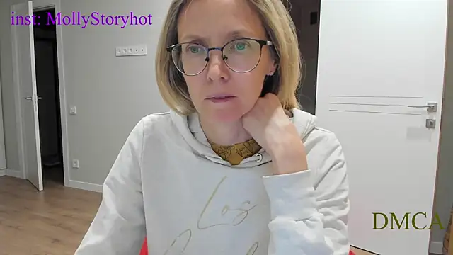 Snapshot of angelmommu chatting on December 2025 08:19:01 AM angelmommu online show from December 2025 08:19:01 AM