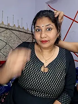 Snapshot of MOM-SUN-COUPLE chatting on February 2025 04:45:02 PM MOM-SUN-COUPLE online show from February 2025 04:45:02 PM