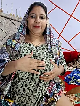 Snapshot of MOM-SUN-COUPLE chatting on February 2025 08:11:01 PM MOM-SUN-COUPLE online show from February 2025 08:11:01 PM