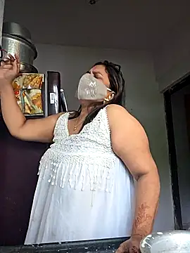 Snapshot of MOM-SUN-COUPLE chatting on October 2025 10:35:02 AM MOM-SUN-COUPLE online show from October 2025 10:35:02 AM