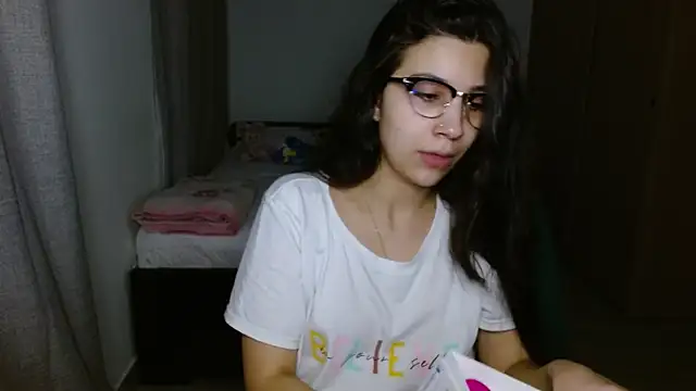 mia  lopez  online show from November 2025 01:05:01 AM