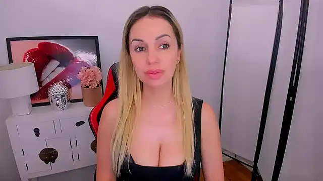 Snapshot of PamelaFlowers chatting on January 2025 06:31:01 PM PamelaFlowers online show from January 2025 06:31:01 PM