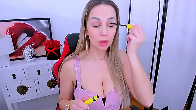 Snapshot of PamelaFlowers chatting on March 2025 06:37:01 AM PamelaFlowers online show from March 2025 06:37:01 AM