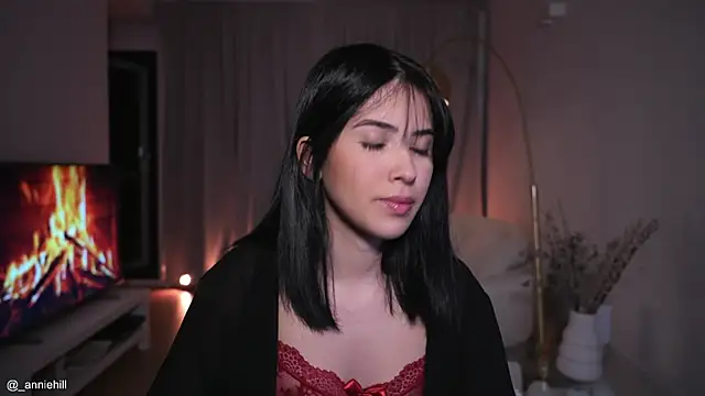 anniehillofficial online show from October 2025 08:37:02 PM