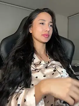 EvaMoet online show from December 2024 08:05:01 AM