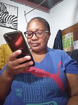 Snapshot of YELLOW_BONE chatting on July 2026 08:15:01 PM YELLOW BONE online show from July 2026 08:15:01 PM