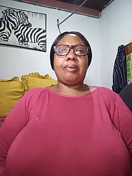 Snapshot of YELLOW_BONE chatting on July 2026 08:33:01 PM YELLOW BONE online show from July 2026 08:33:01 PM
