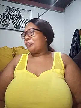 Snapshot of YELLOW_BONE chatting on July 2026 08:58:01 PM YELLOW BONE online show from July 2026 08:58:01 PM