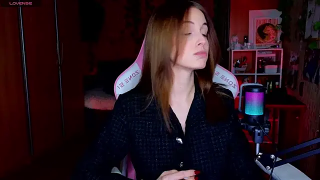 Snapshot of EdelineMaher chatting on December 2024 01:53:02 PM EdelineMaher online show from December 2024 01:53:02 PM