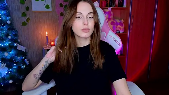 Snapshot of EdelineMaher chatting on January 2025 02:55:02 PM EdelineMaher online show from January 2025 02:55:02 PM