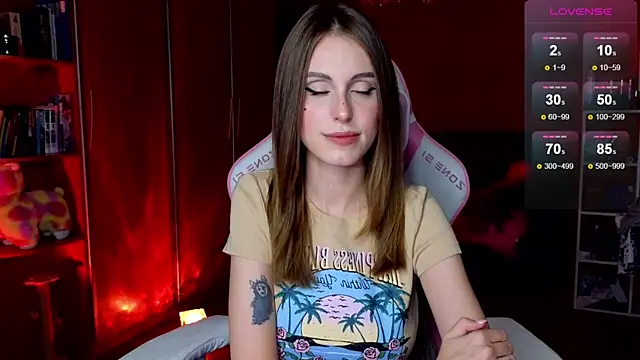 Snapshot of EdelineMaher chatting on October 2025 03:05:02 PM EdelineMaher online show from October 2025 03:05:02 PM