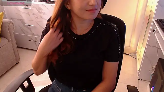 Snapshot of Angela_smile chatting on December 2024 03:04:01 PM Angela smile online show from December 2024 03:04:01 PM