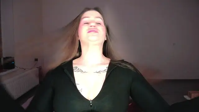 JuicyHelenX online show from April 2026 08:09:02 PM