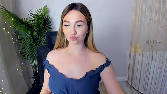 Snapshot of GracefulLook chatting on January 2025 02:03:01 AM GracefulLook online show from January 2025 02:03:01 AM